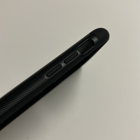 ESR - Apple iPhone Xs/X Phone Case - Black - Picture 3 of 9